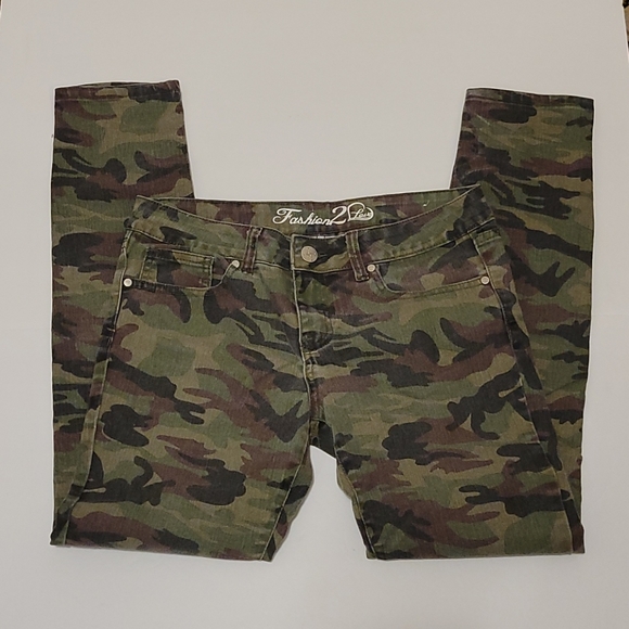 Fashion 2 Love came jeans size 9/10 - Picture 1 of 15